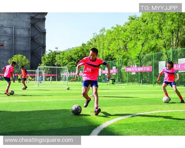 足球三大球星热舞风靡全球瞬间 展现魅力与活力引爆社交媒体热潮